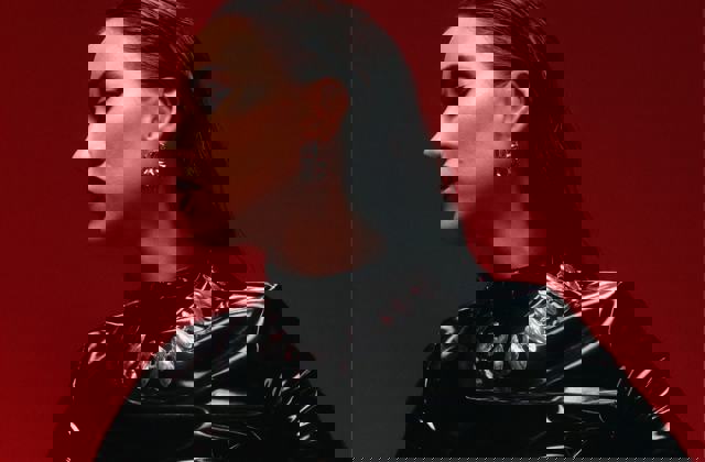 Promobilde for Highasakite konsert Bergenhus Festning 2026 - Hotellpakke med billetter!